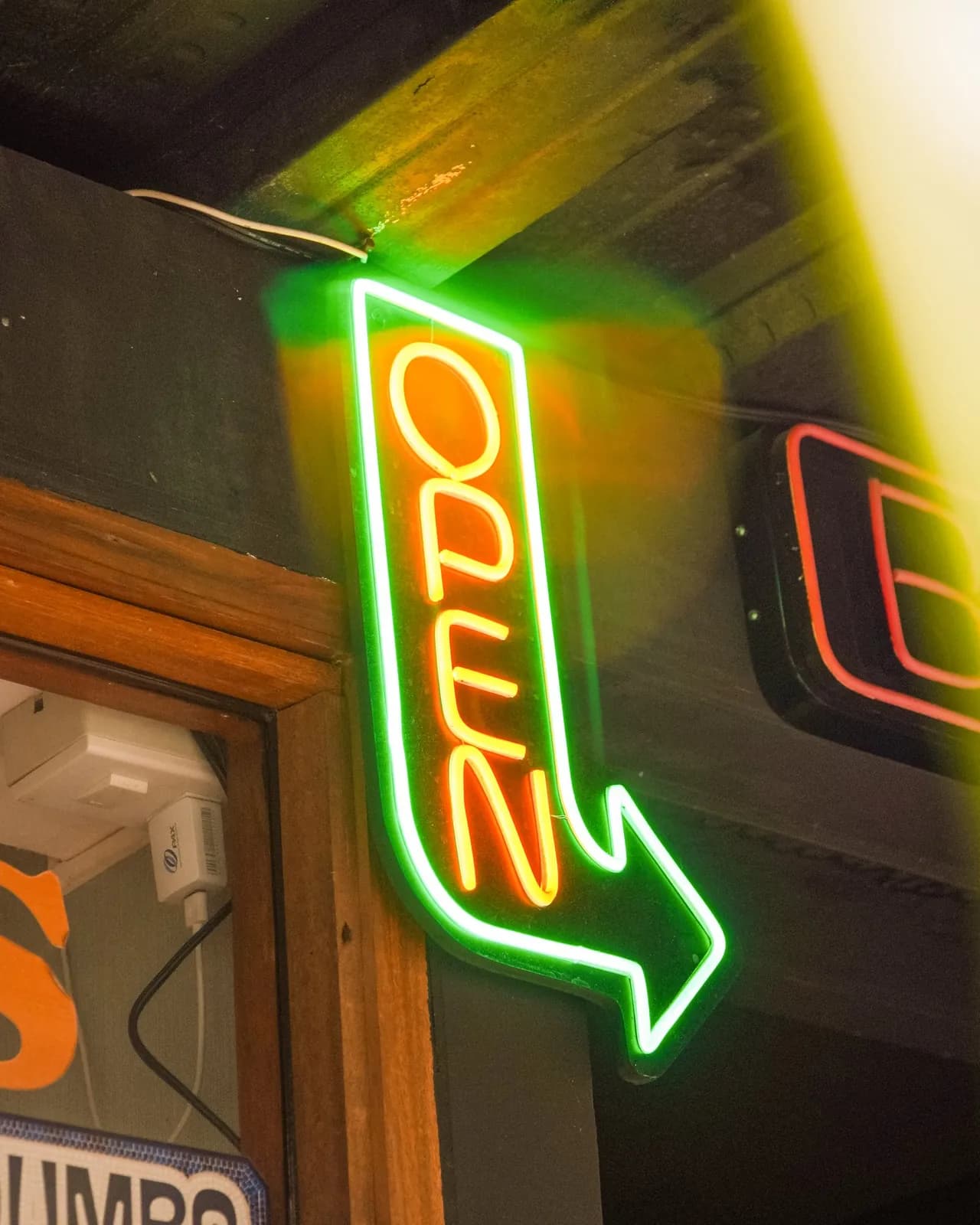 Green open neon arrow at the Poblacion counter